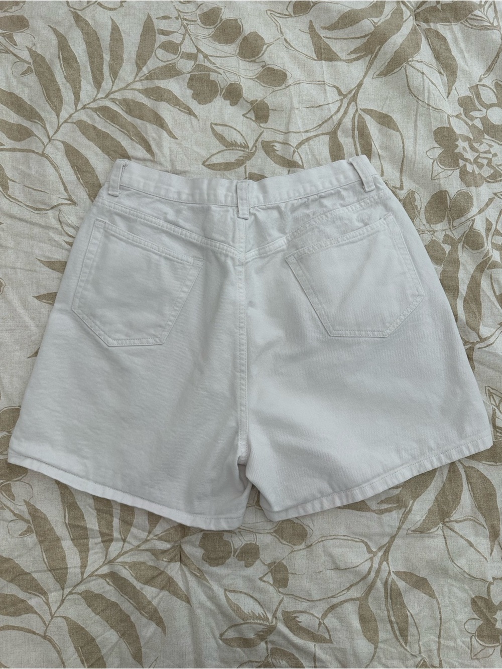 Liz Claiborne White Denim Shorts - Classic Summer Staple - Picture 2 of 11